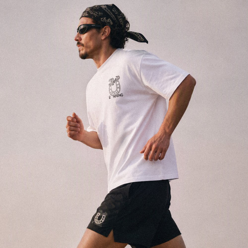 聯名圖像短Tee essence x sic lee keep running tee