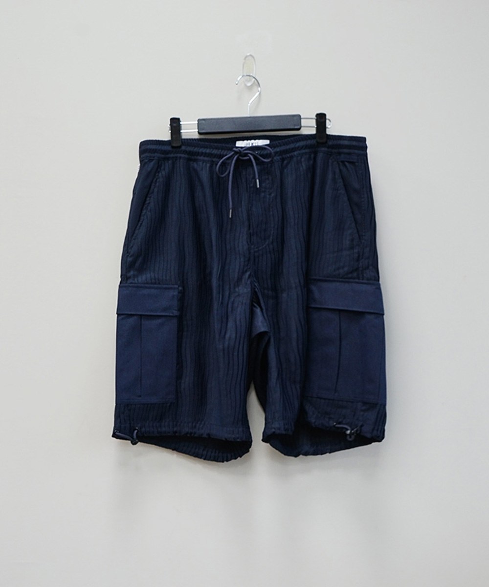 PLEATED SHORT CARGO PANTS