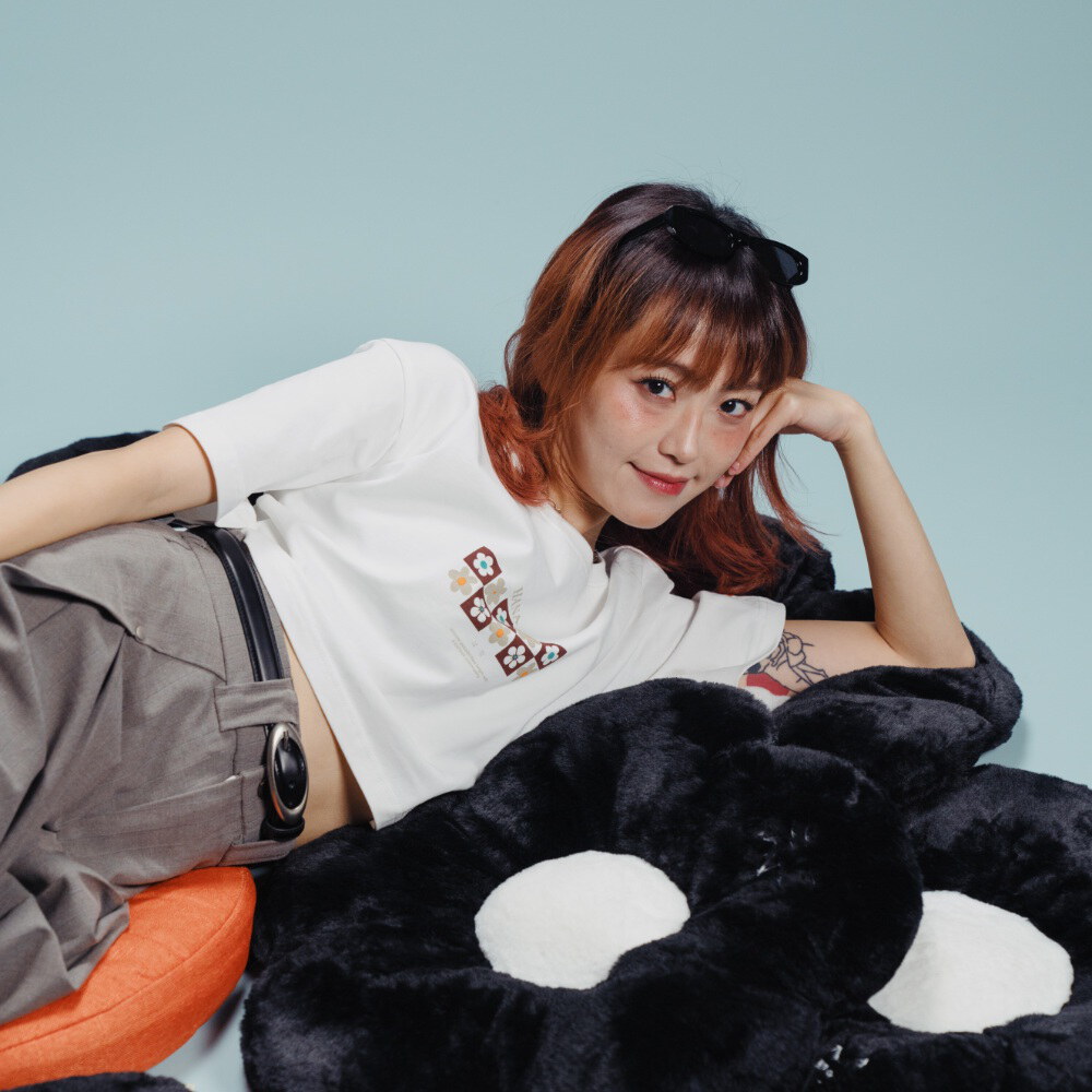 HANA 小花卉Tee