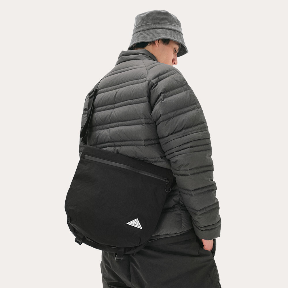 機能斜背包 DIM Cross Bag