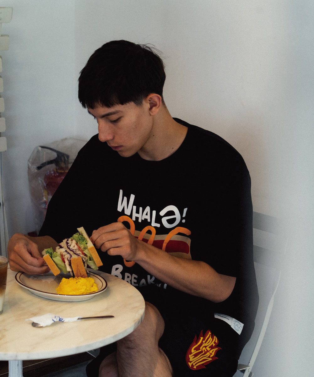 聯名 餵我早餐印花上衣 HotDog Tee
