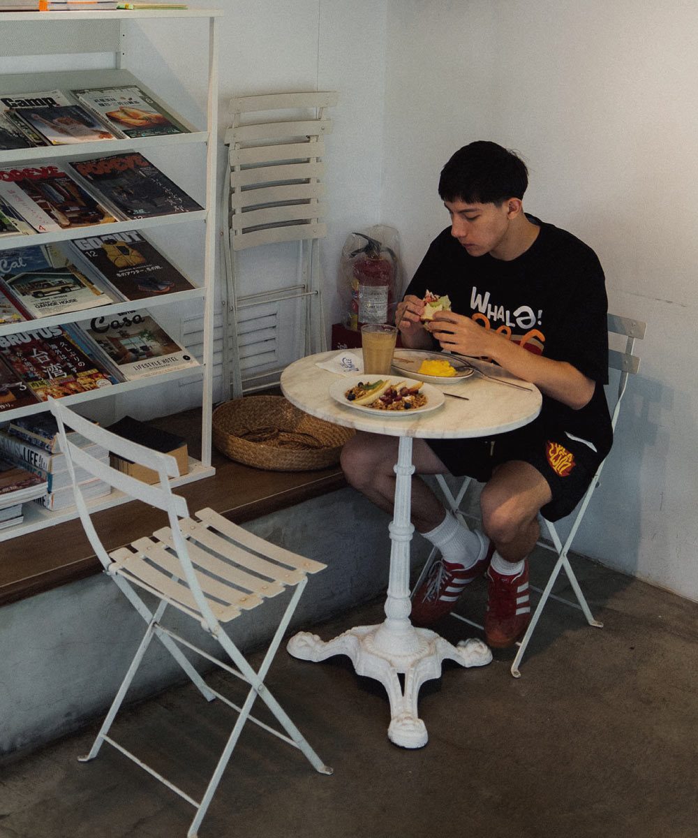 聯名 餵我早餐印花上衣 HotDog Tee