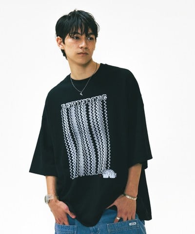 落肩圖像Tee Slinky Graphic Half Tee
