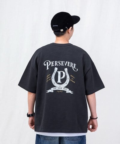 手繪馬蹄鐵圖像T恤 HAND-DRAWN HORSESHOE GRAPHIC T-SHIRT