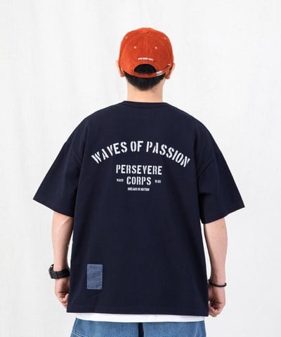 標語圖樣水洗T恤 PIGMENT-DYED WATCHWORD T-SHIRT