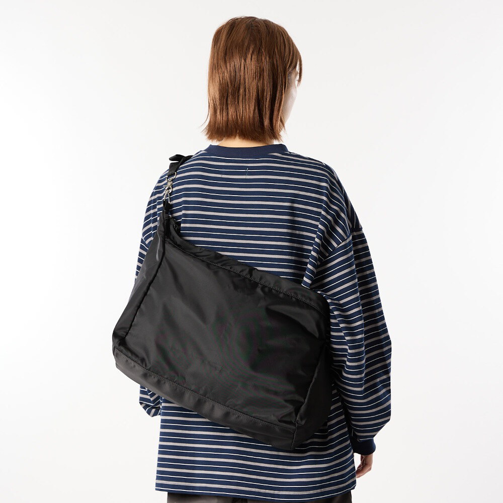 肩背包 POUCH SHOULDER BAG