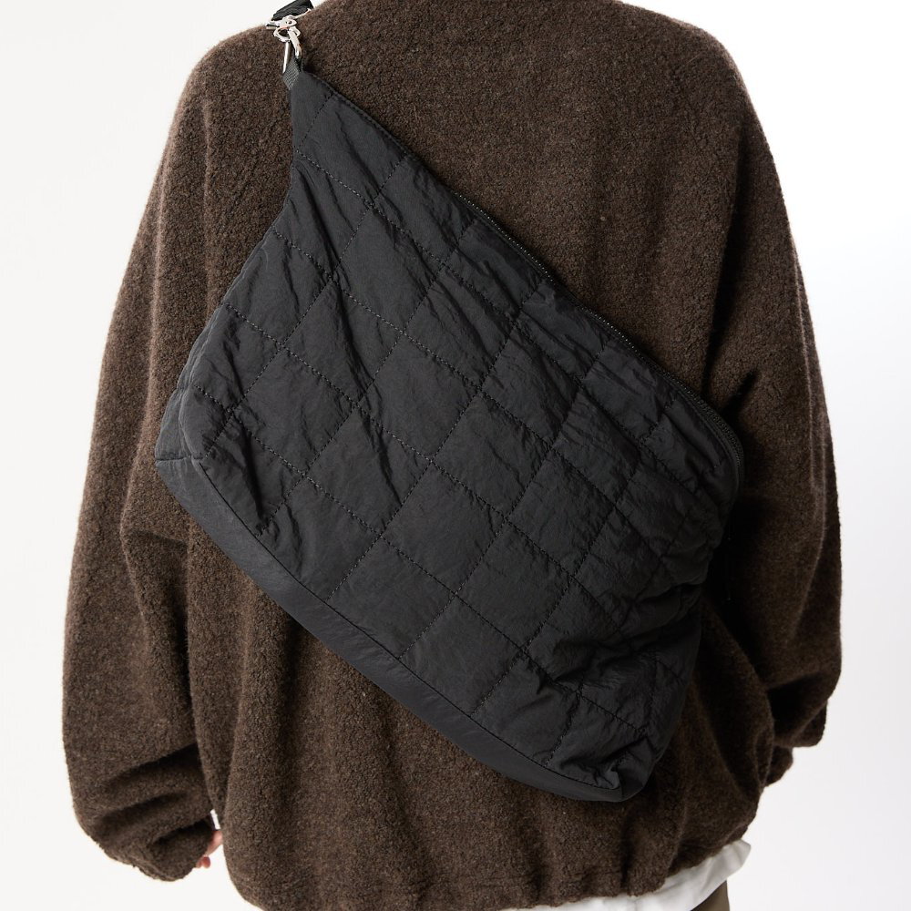 絎縫斜背包 QUILTING POUCH SHOULDER BAG