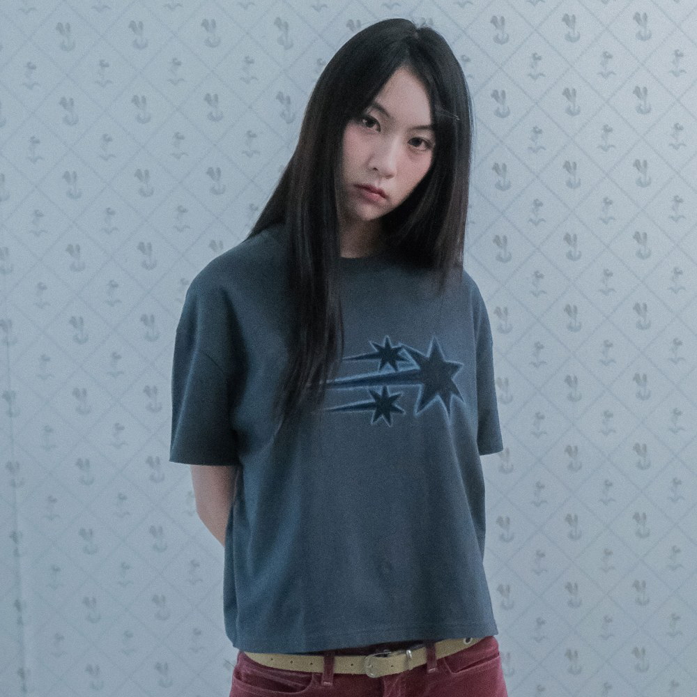 星星上衣 DRAWING 3STAR BIG CROP TEE