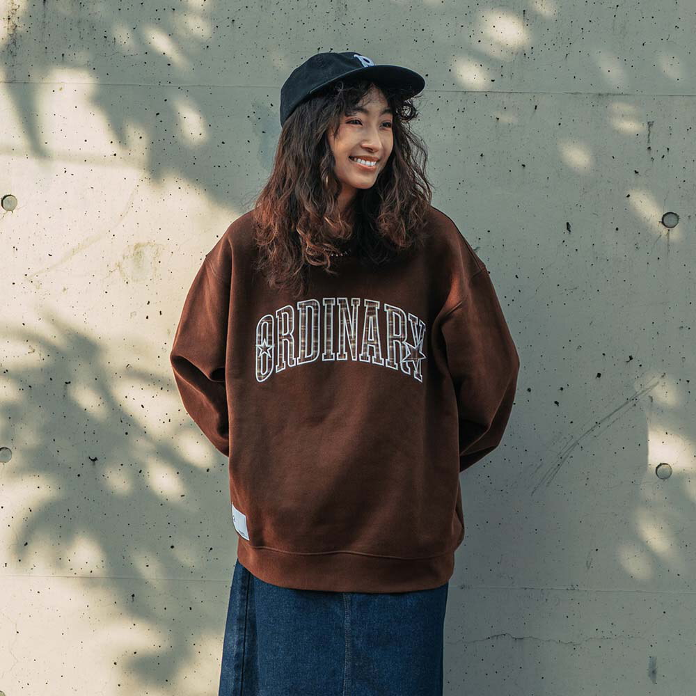 格紋星貼布大學T