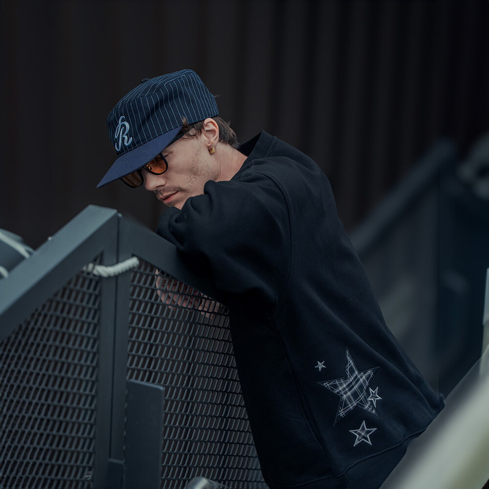 格紋星貼布大學T