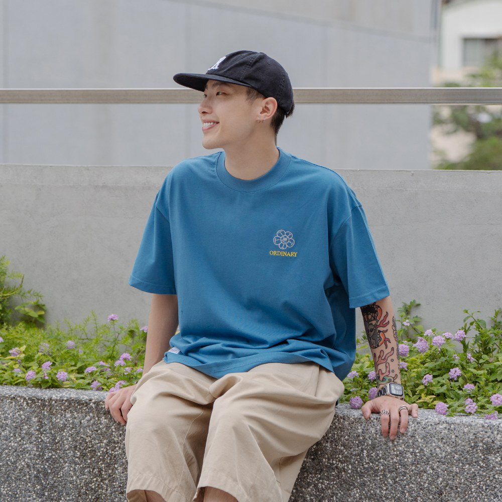 電繡花朵塗鴉短TEE