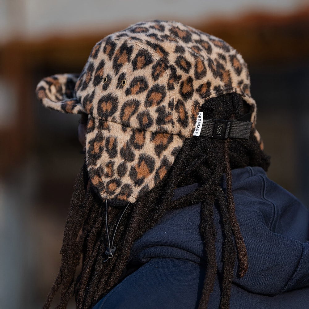 LOGO羊羔毛遮耳帽