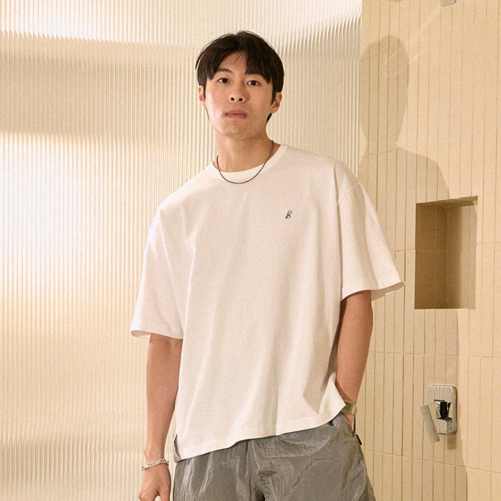寬版刺繡短TEE EMBROIDERY LOGO TEE