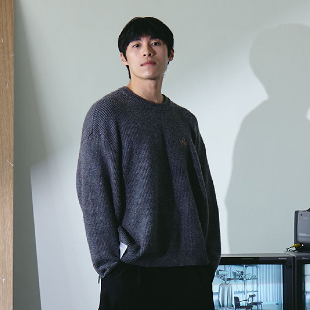 彩點紗手繡LOGO 毛衣