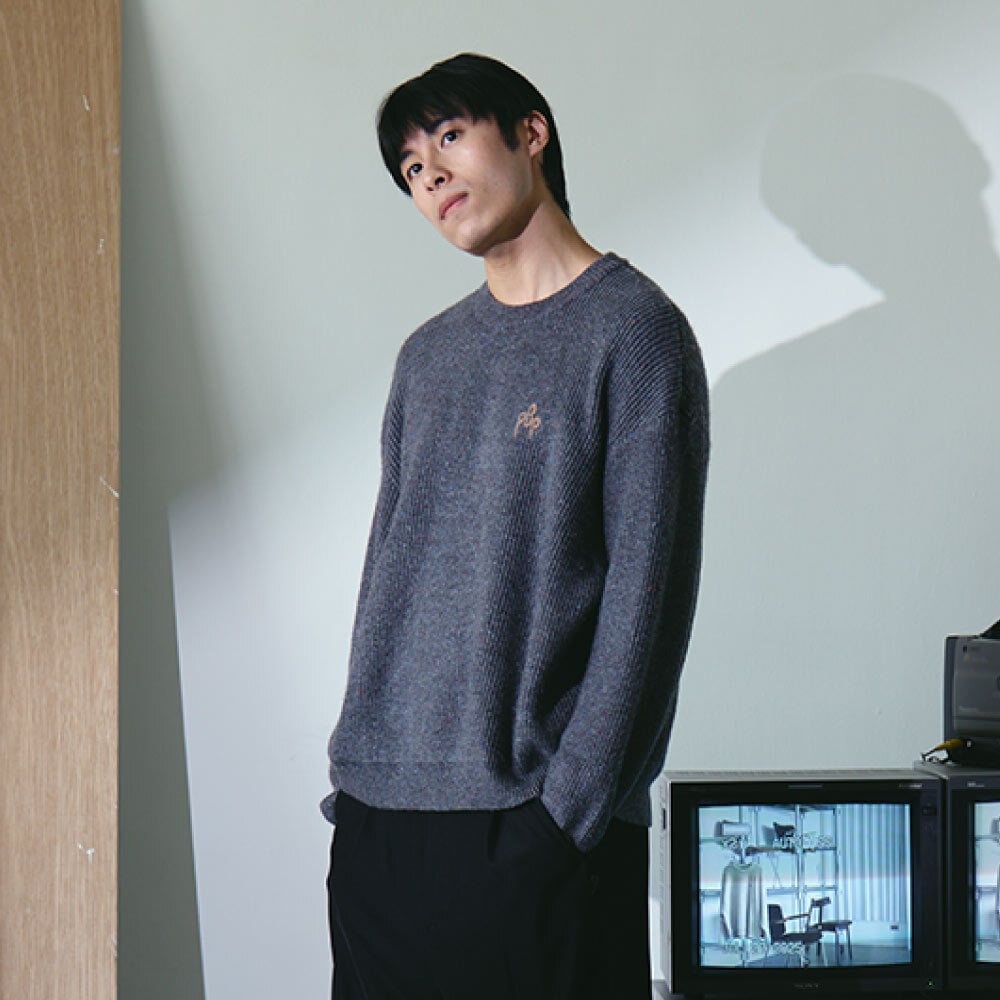 彩點紗手繡LOGO 毛衣