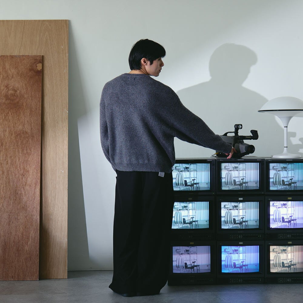 彩點紗手繡LOGO 毛衣