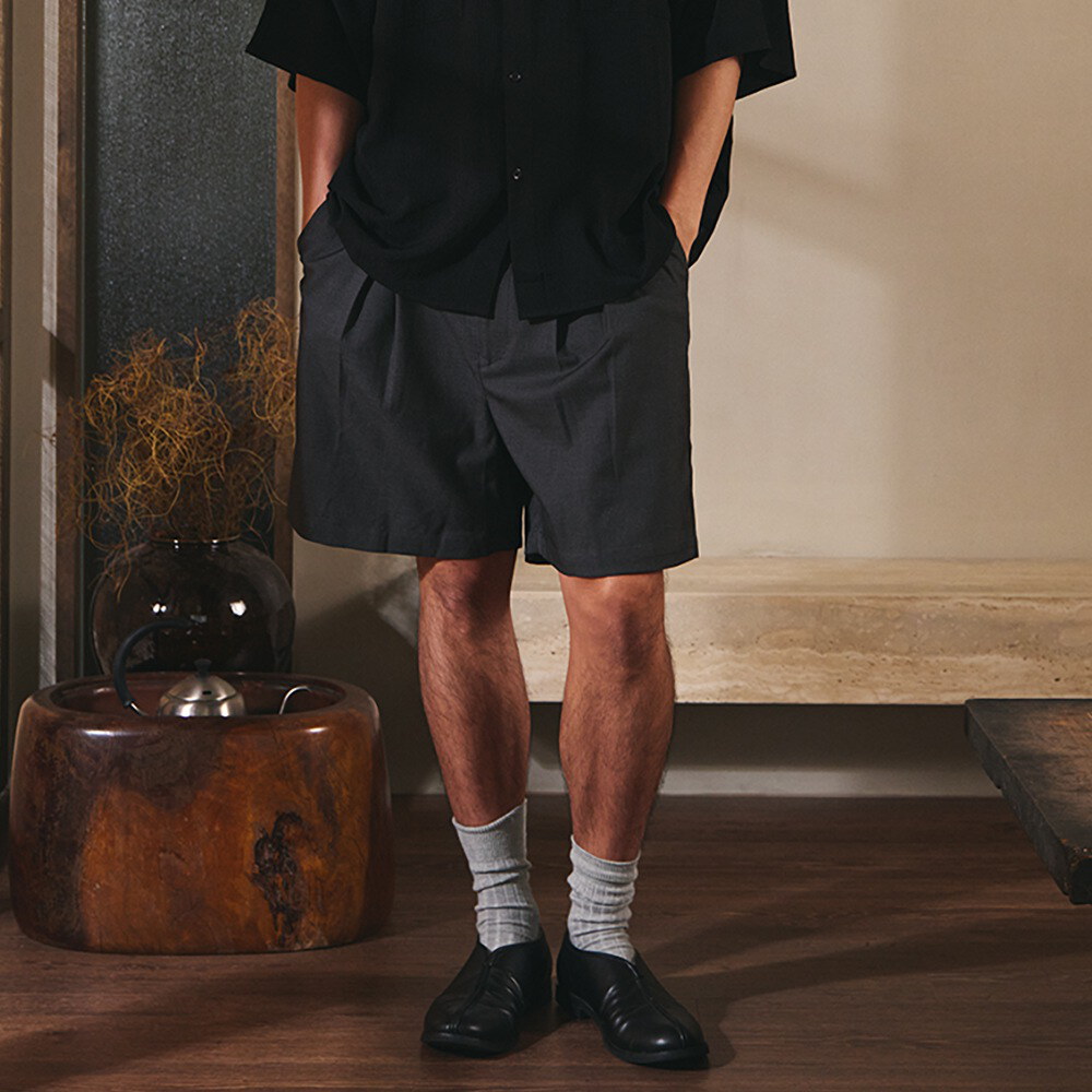 打褶西裝短褲 LOOSE-FIT SUIT SHORTS
