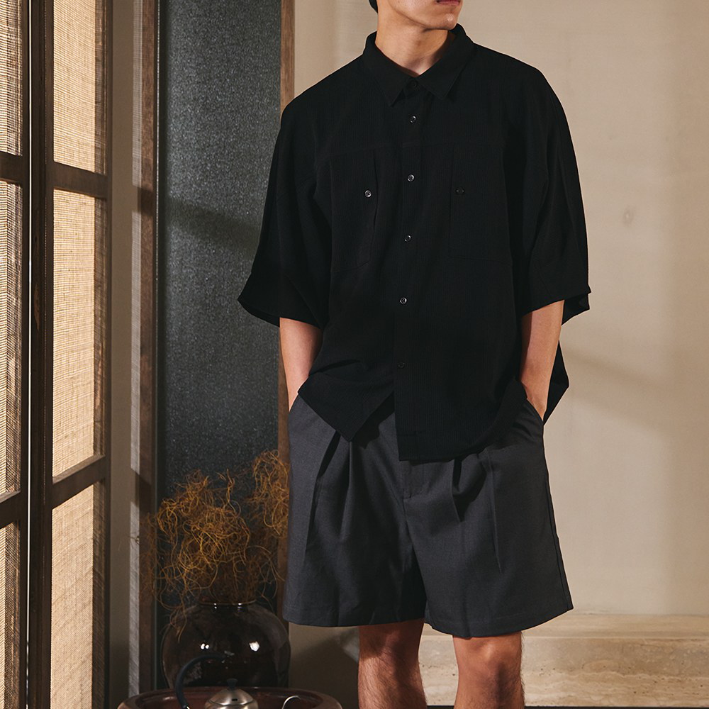 打褶西裝短褲 LOOSE-FIT SUIT SHORTS