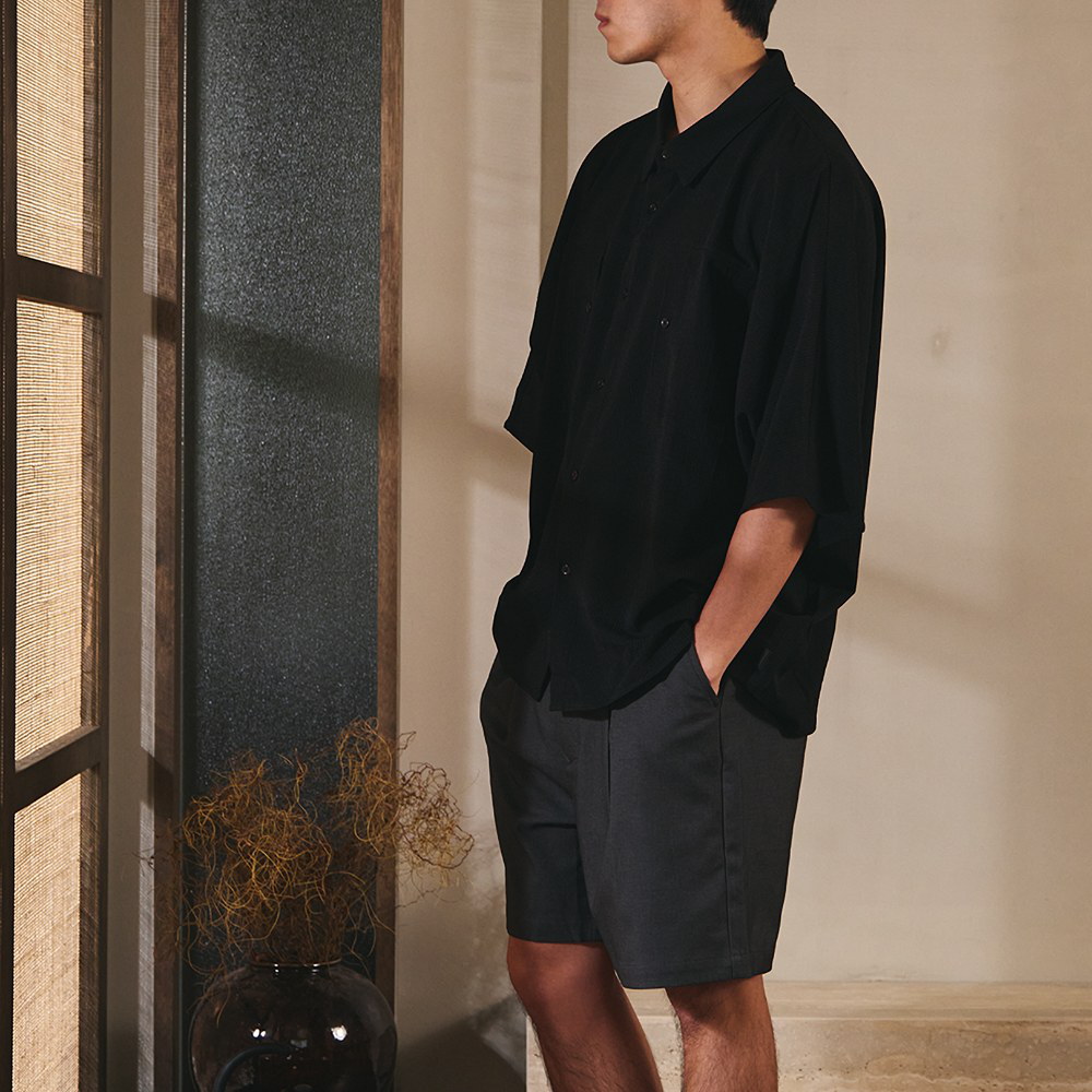 打褶西裝短褲 LOOSE-FIT SUIT SHORTS