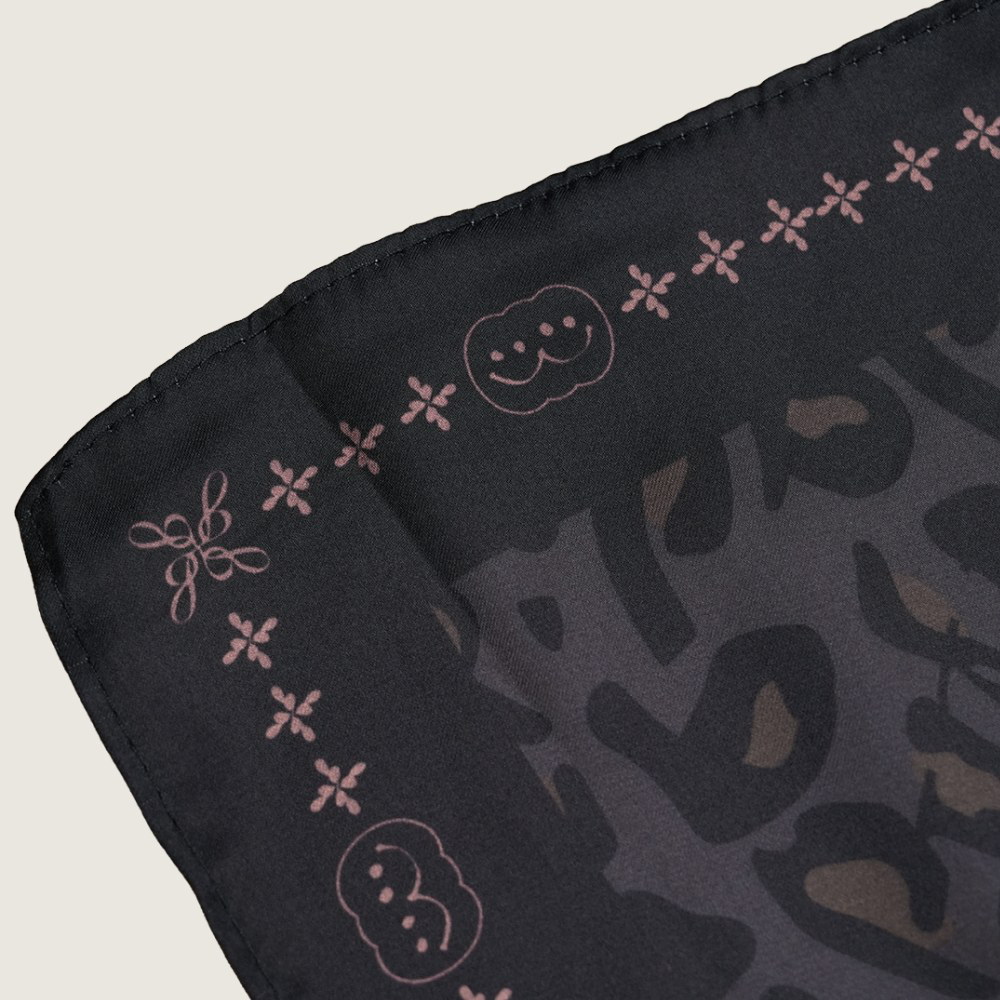 滿版印花方巾 LEOPARD BANDANA