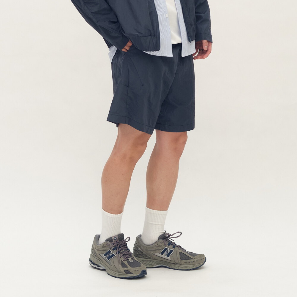 Timelly輕薄立領剪裁短褲