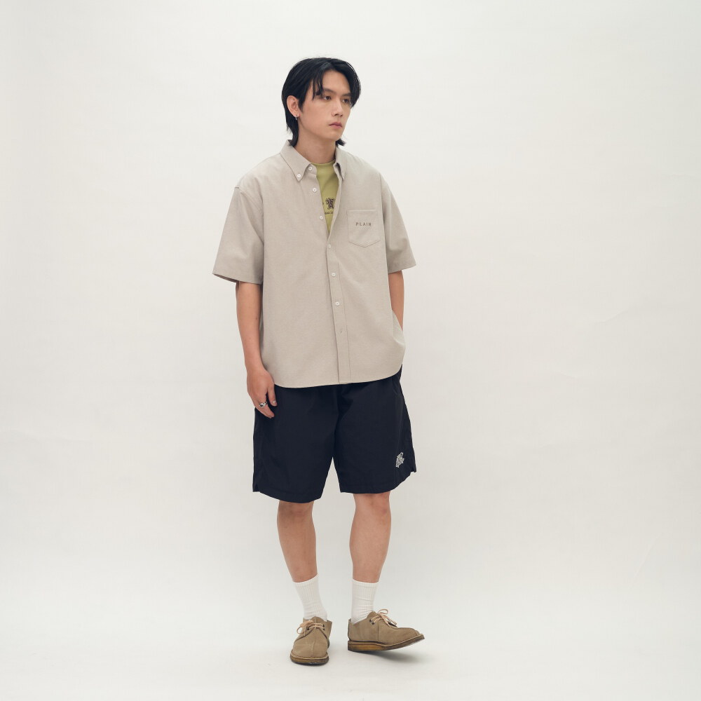 PLAIN刺繡素面口袋短袖襯衫