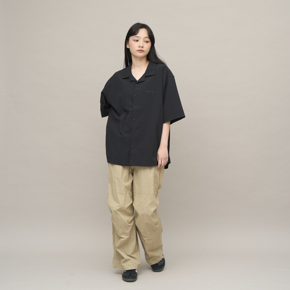 開領刺繡短袖襯衫