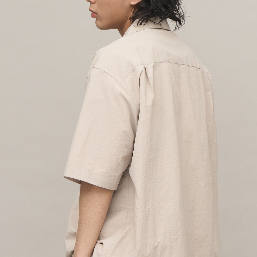 開領刺繡短袖襯衫