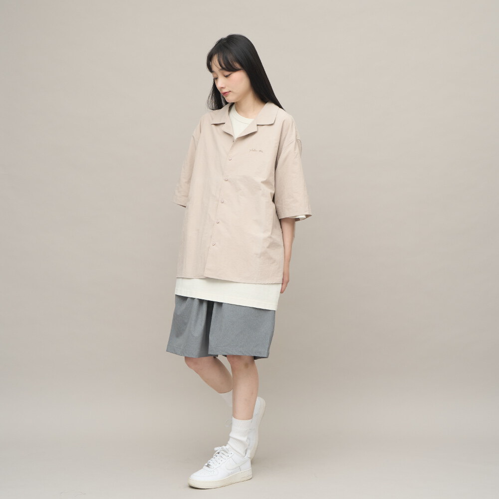 開領刺繡短袖襯衫