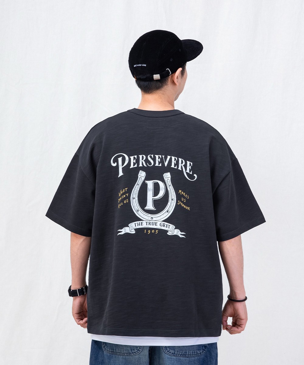 手繪馬蹄鐵圖像T恤 HAND-DRAWN HORSESHOE GRAPHIC T-SHIRT