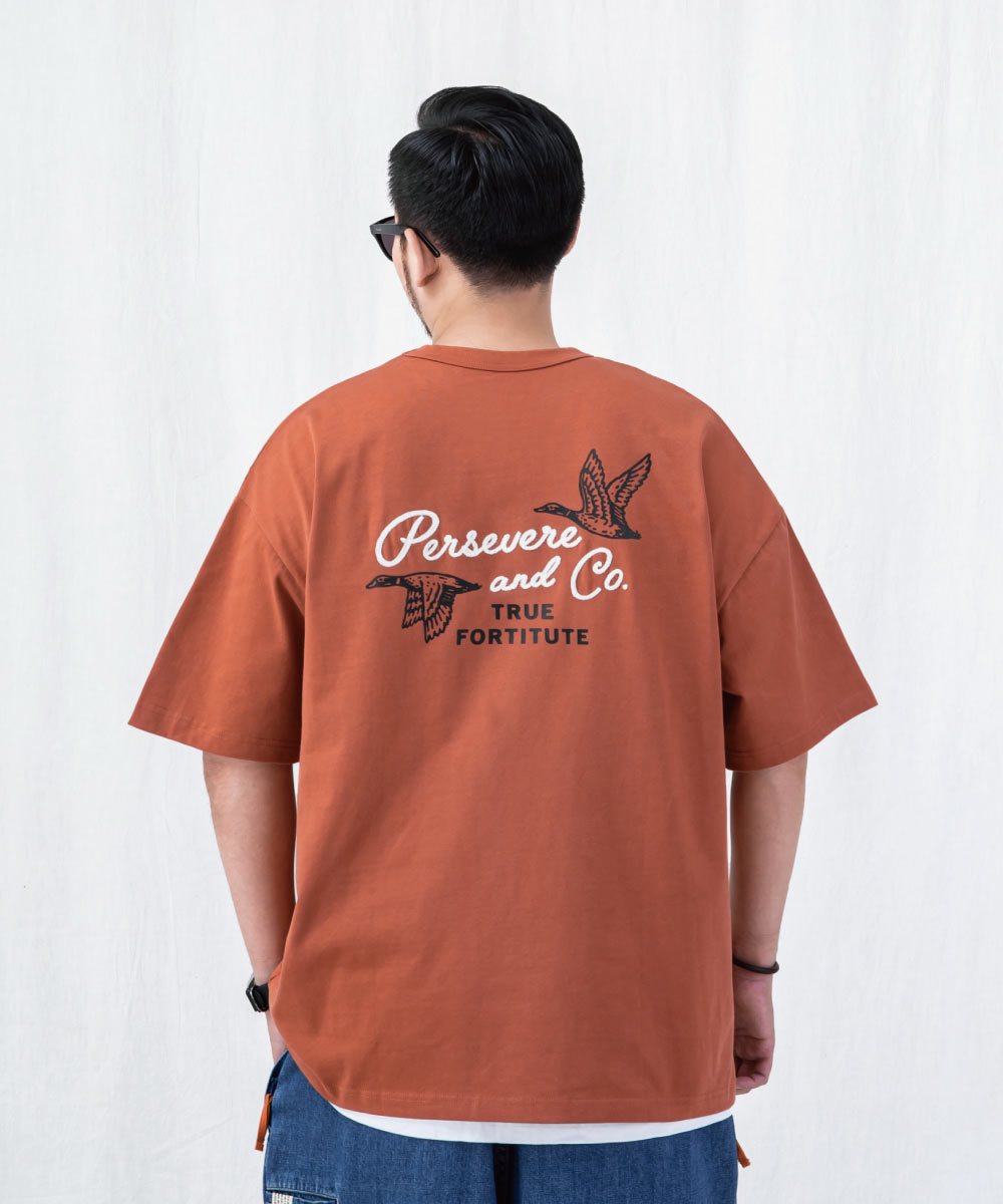 鎖鏈繡字型圖像T恤 CHAIN-STITCHED GRAPHIC T-SHIRT