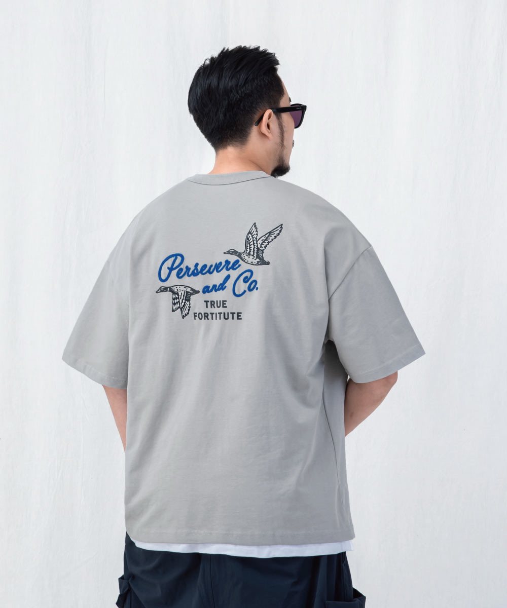 鎖鏈繡字型圖像T恤 CHAIN-STITCHED GRAPHIC T-SHIRT