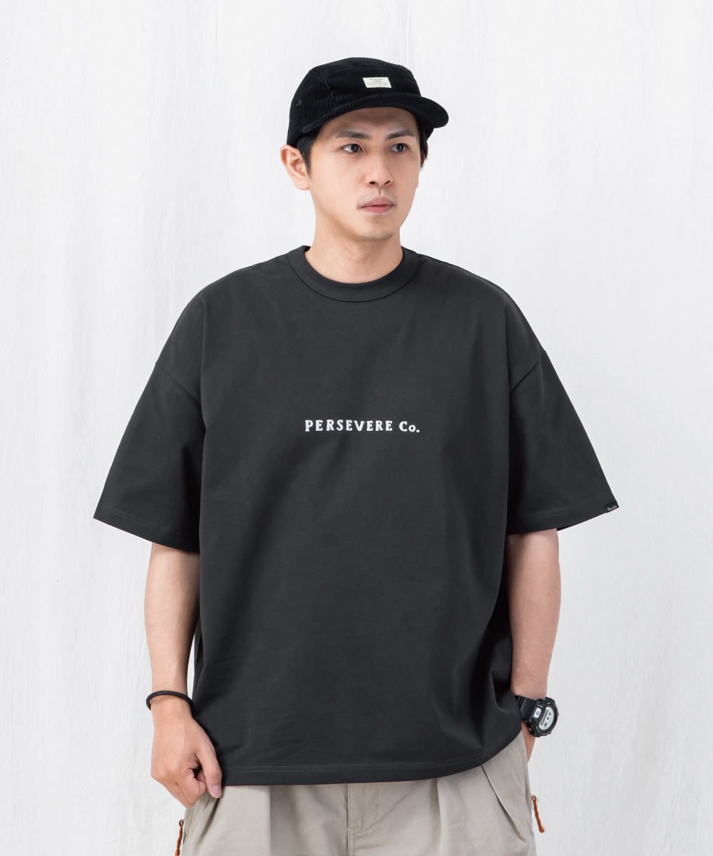 鎖鏈繡字型圖像T恤 CHAIN-STITCHED GRAPHIC T-SHIRT