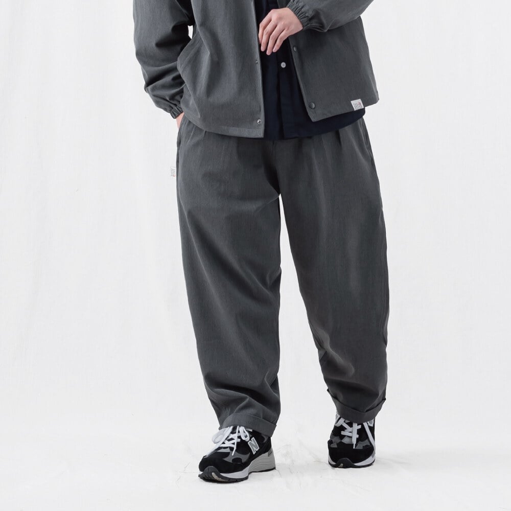 西裝面料打摺錐形褲