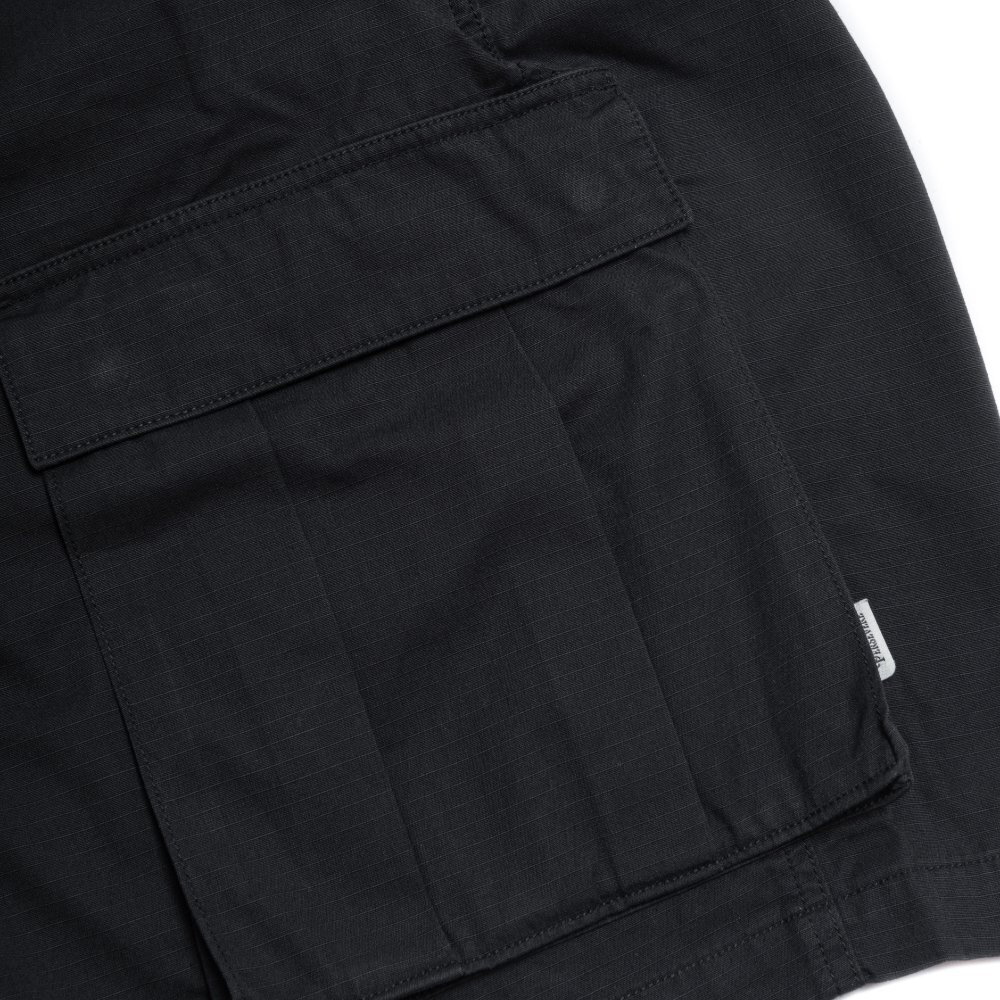 六分口袋短褲 KNEE-LENGTH CARGO SHORTS