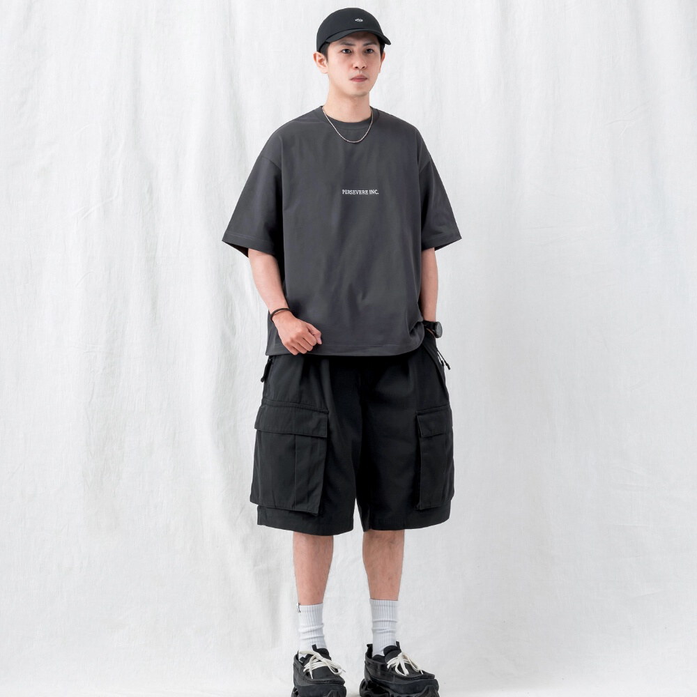 六分口袋短褲 KNEE-LENGTH CARGO SHORTS