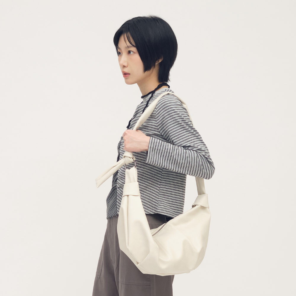 皮感斜跨羊角包