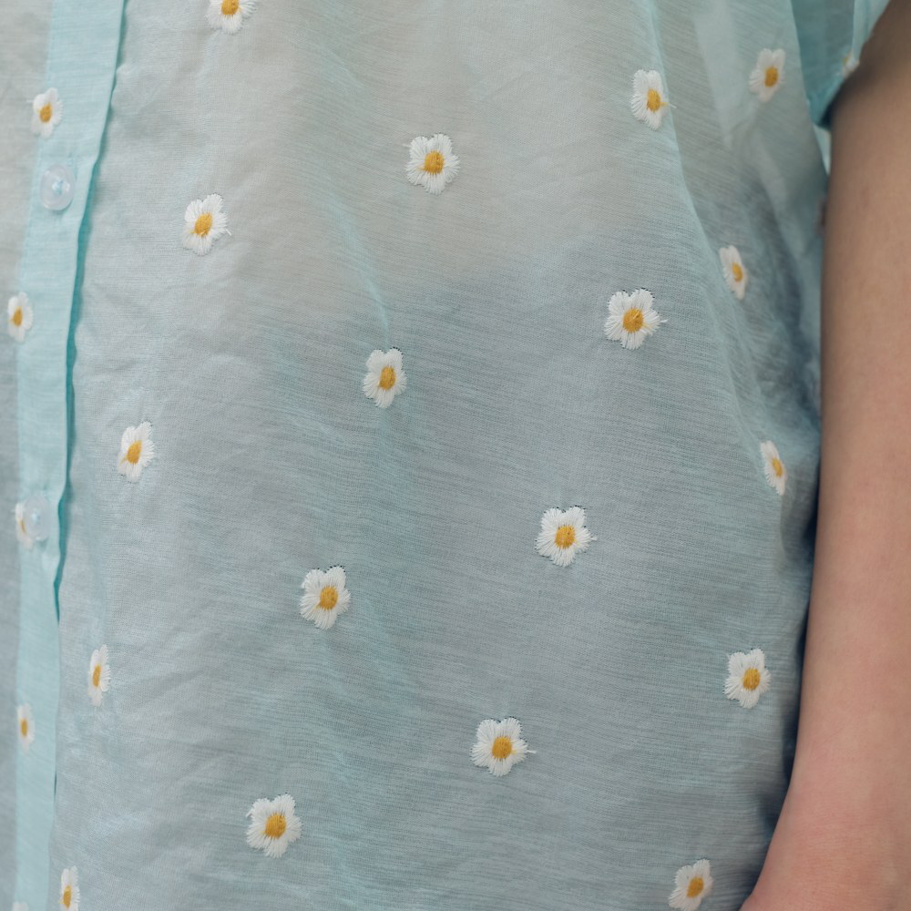 小花刺繡透膚襯衫