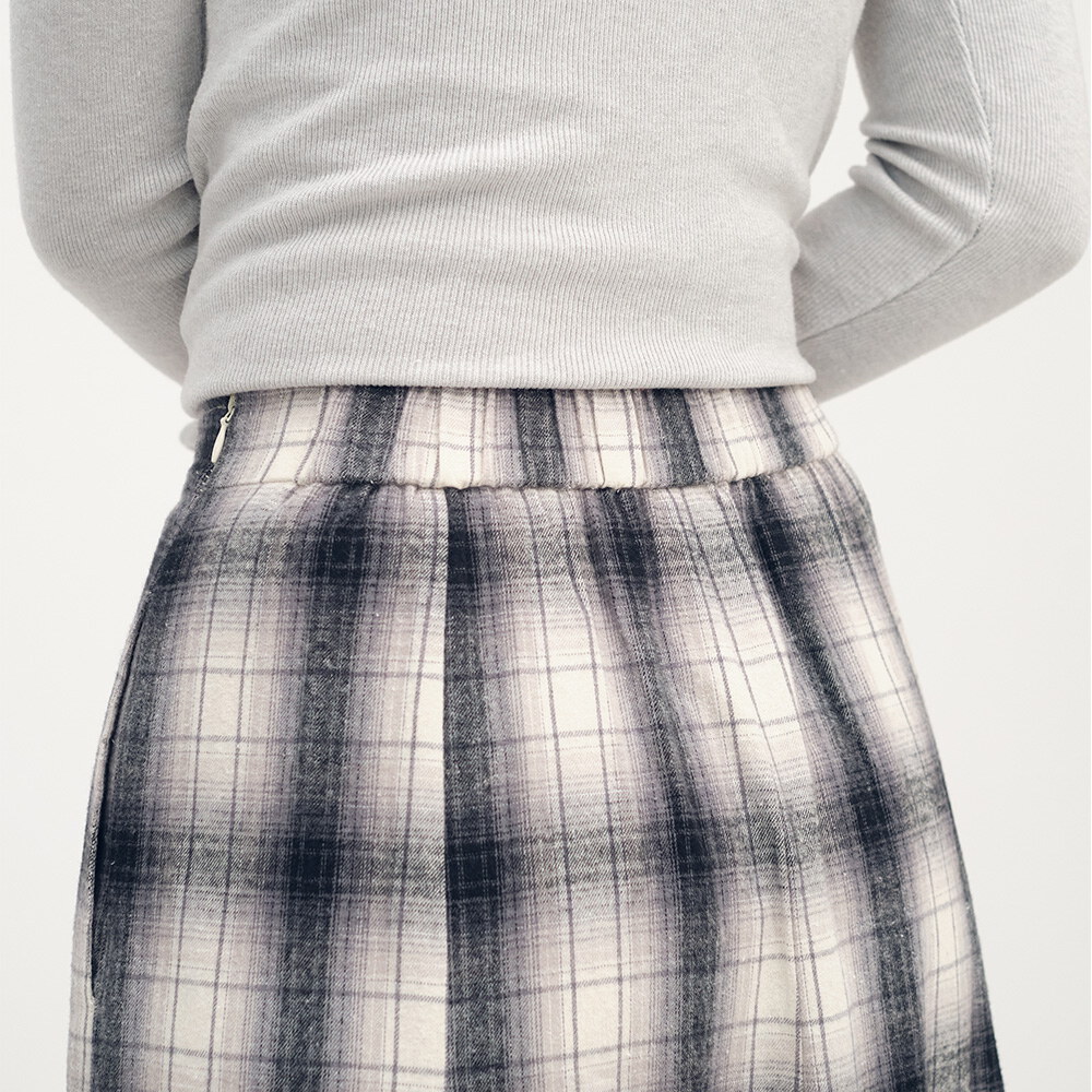 流蘇下擺剪接格紋裙