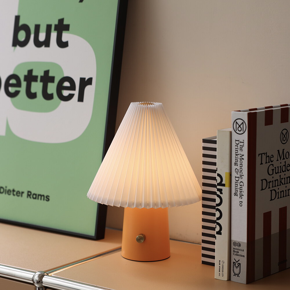 Scarlet 百褶裙織物桌燈