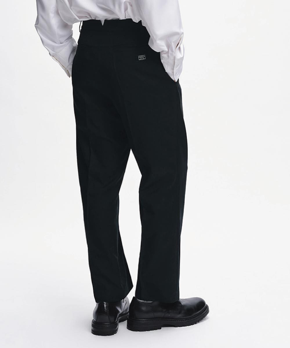 雙片剪裁錐形褲 Tapered Pants
