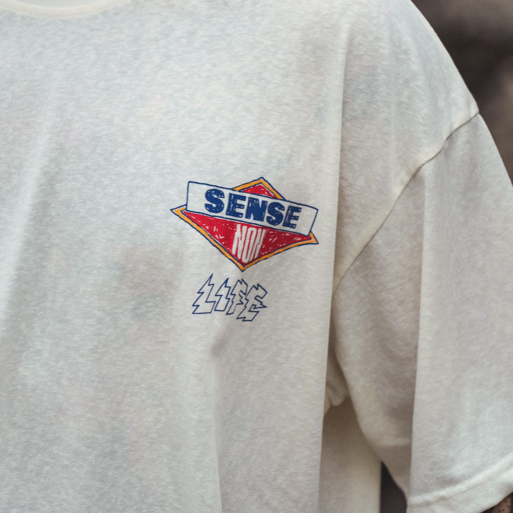 sense x Katol 聯名復古校徽短Tee Motor-Graphic Varsity Tee