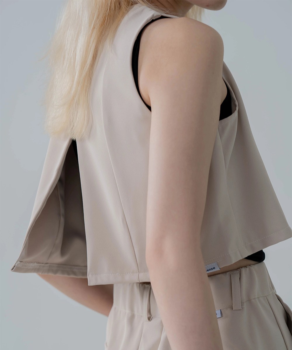 短版背心上衣 Cropped Vest Top