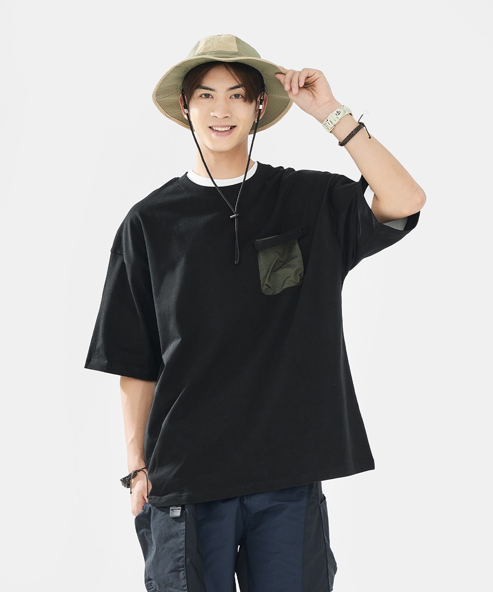 口袋網格布上衣 Checkered Strap Pocket T-Shirt