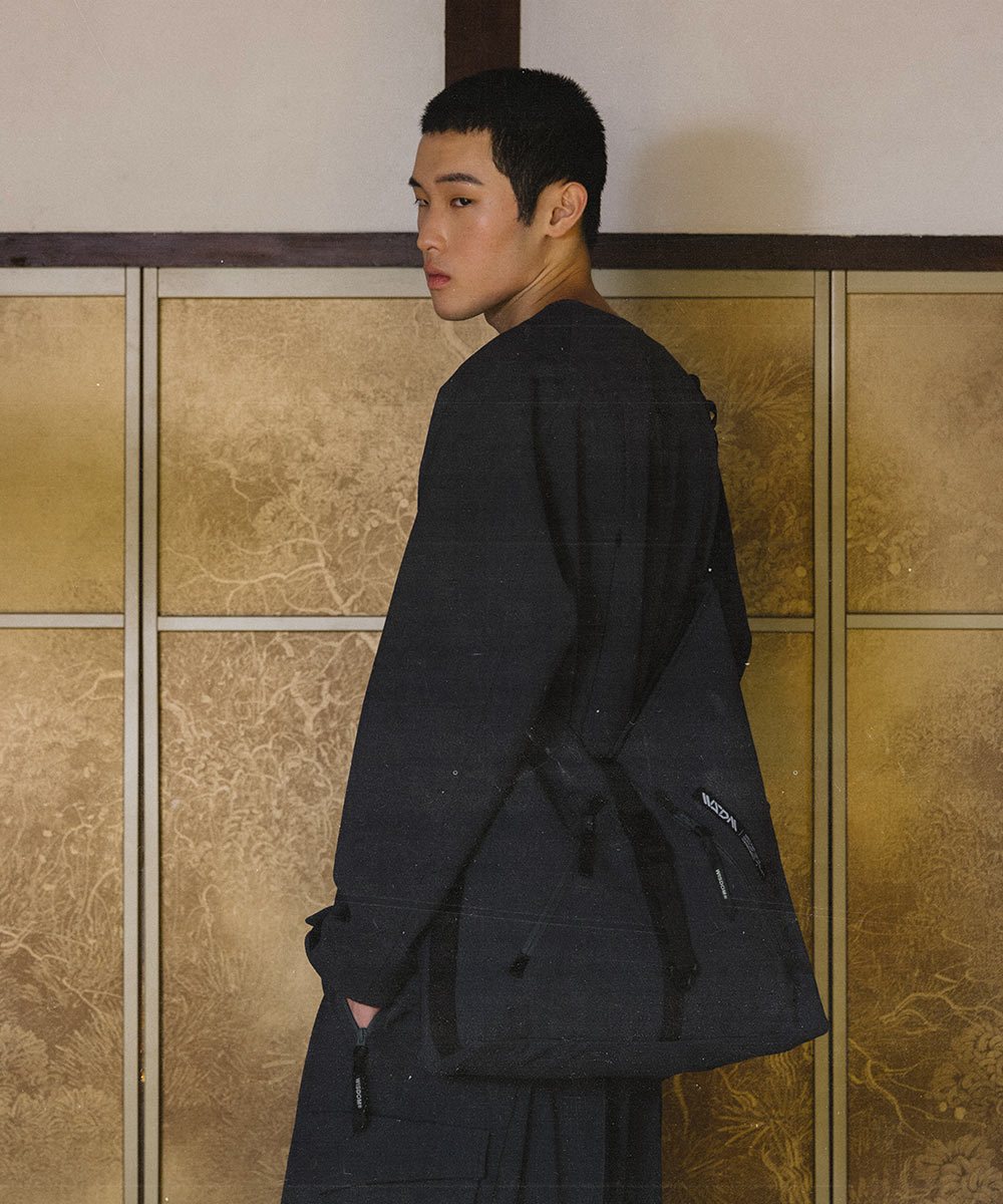 WISDOM x oqLiq 聯名側背包 AZUMA BAG