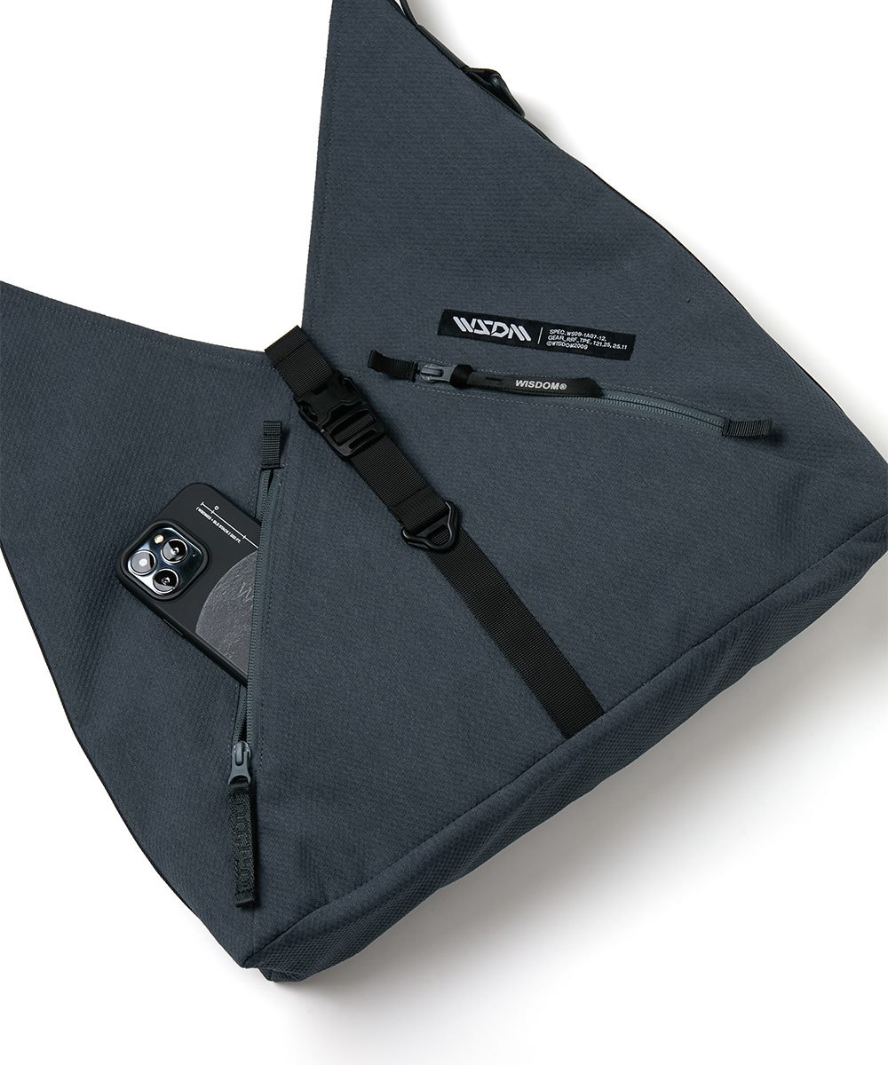 WISDOM x oqLiq 聯名側背包 AZUMA BAG