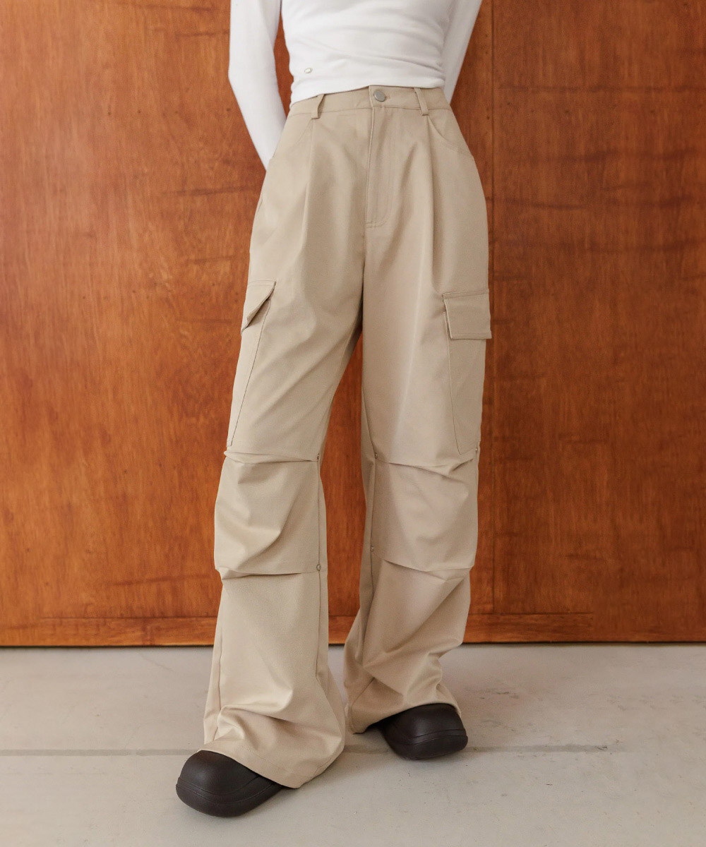 by BB-抓褶寬鬆直筒工裝褲