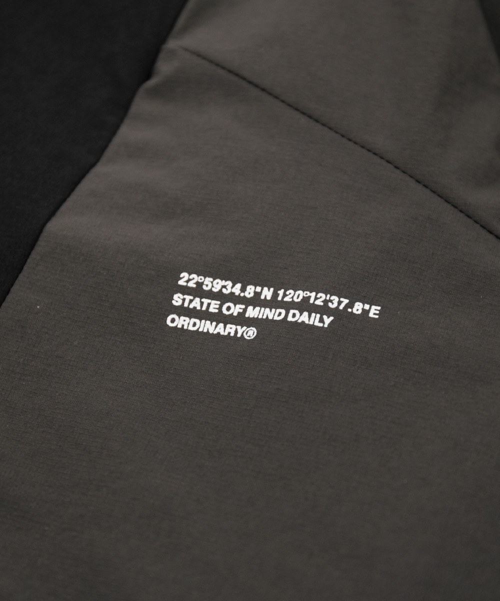 ORDINARY 無接縫拼機能外套